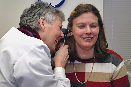 O Projeto Brasil sem Alergia oferece gratuitamente, em todas as suas unidades no Rio de Janeiro, consultas, testes e vacinas para o tratamento de otite alérgica